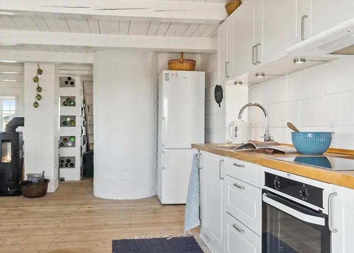 3 Bedroom Gorgeous In Дом отдыха Блаванн