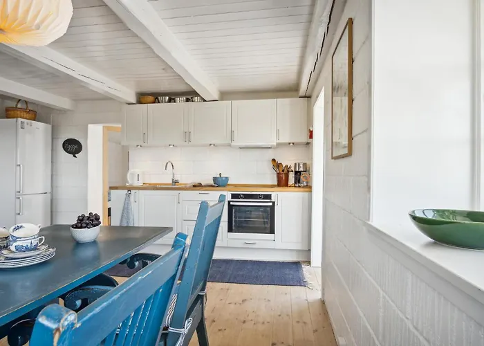 3 Bedroom Gorgeous In Дом отдыха Блаванн